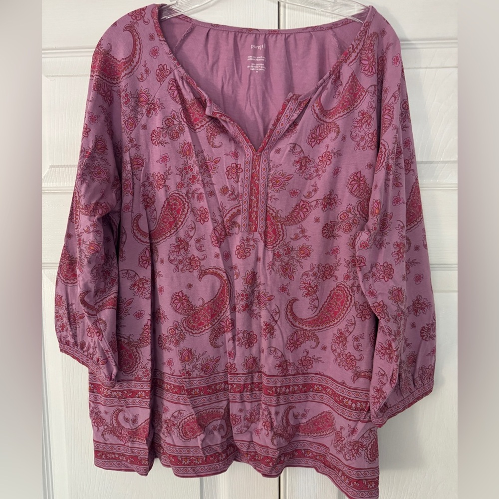 Split neck
Border printed top